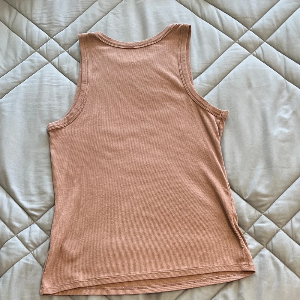 Lot of a new day layering tanks - Picture 7 of 15